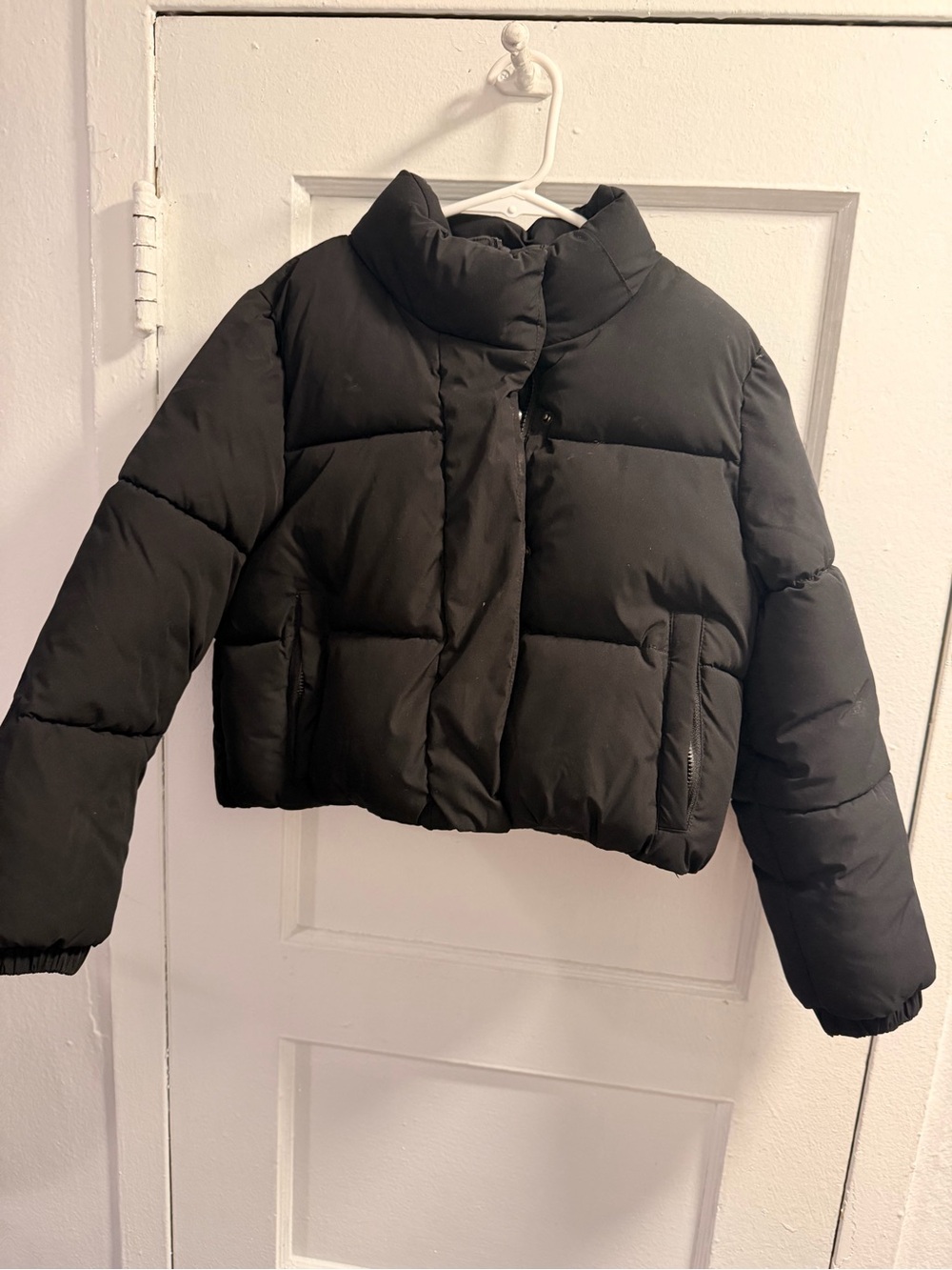 Amazon Essentials Black Cropped Puffer Jacket for Kids